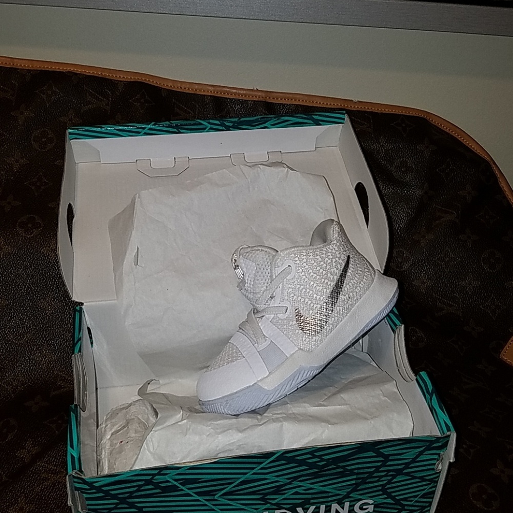 KYRIE  3 (TD)
